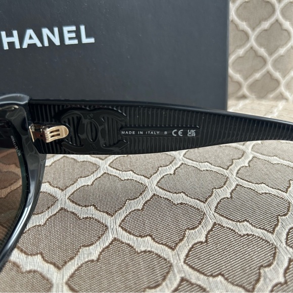 Chanel sunglasses MINT CONDITION 🕶️ - Picture 9 of 10